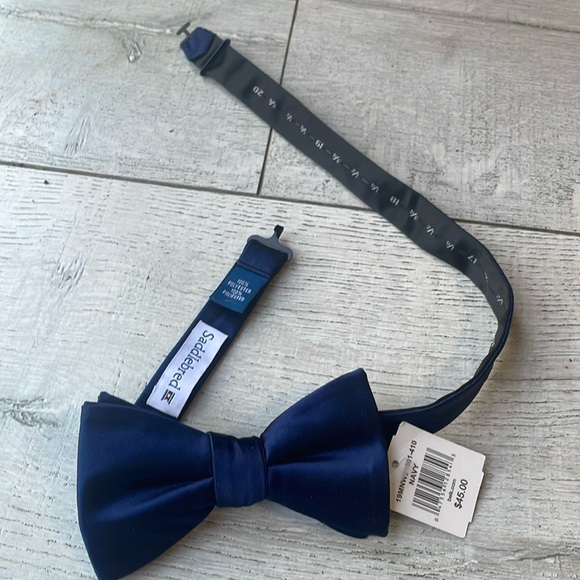Saddlebred navy satin style bow tie men’s adjustable all sizes new with tags - Picture 2 of 10